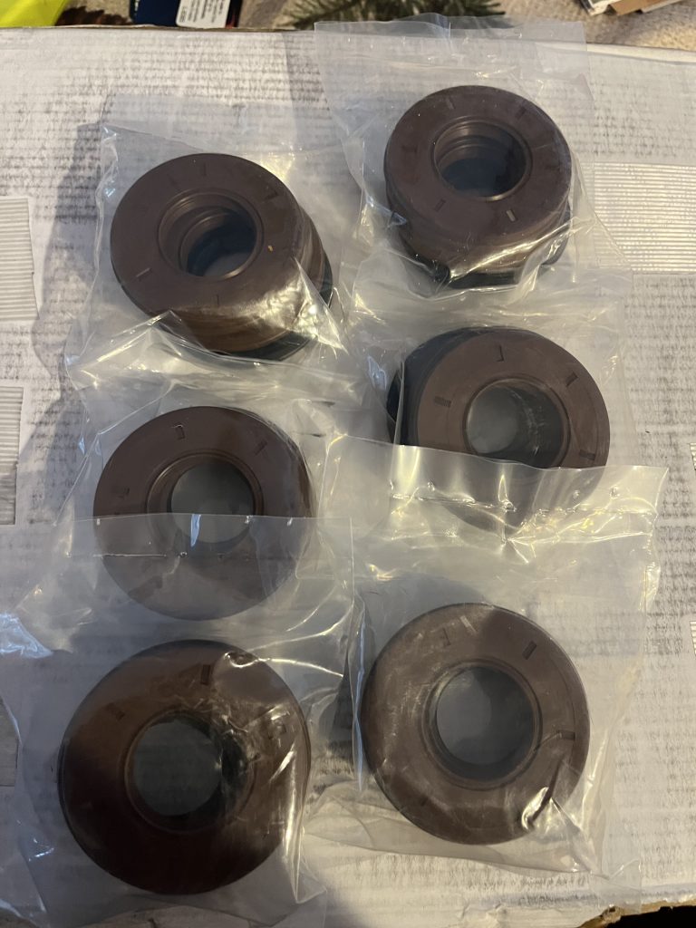 Tnt Kawasaki 550 crank seals